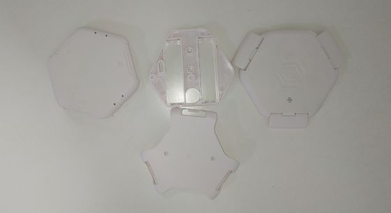 Laser che scolpisce le parti di plastica decorative dello stampaggio ad iniezione dell'ABS