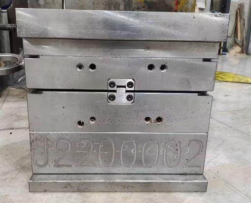 Colpi di modellatura di plastica dello stampaggio ad iniezione di precisione di servizi di abitudine di H13 P12 1,2378 500K